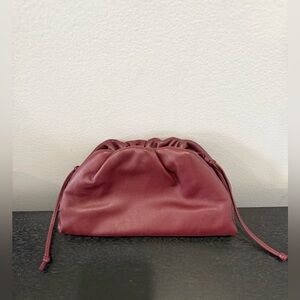 Authentic Bottega Veneta Elegant Burgundy Leather Clutch